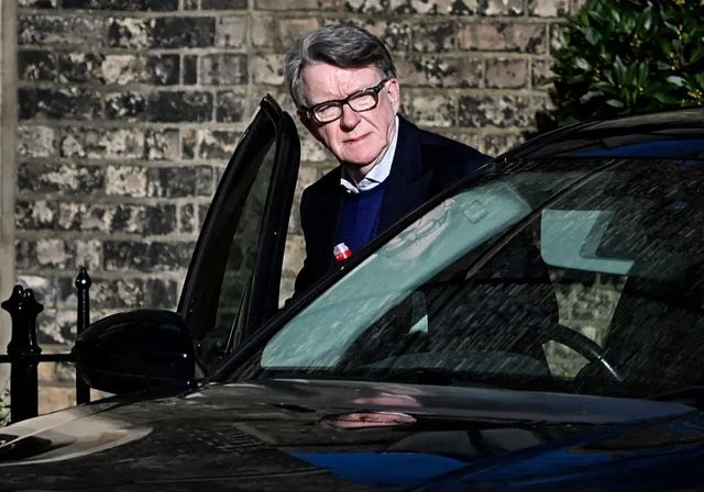 Detenido el exembajador británico en Washington, Peter Mandelson, tras las revelaciones de su relación con Epstein