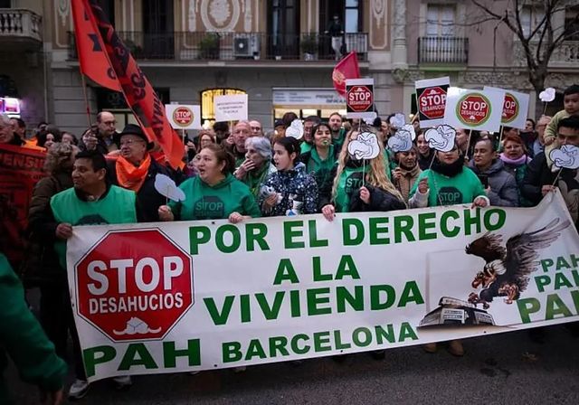 Incentivos al coche eléctrico, plan antidesahucios y descuentos en la factura eléctrica: el Gobierno lanza su escudo social para 2026