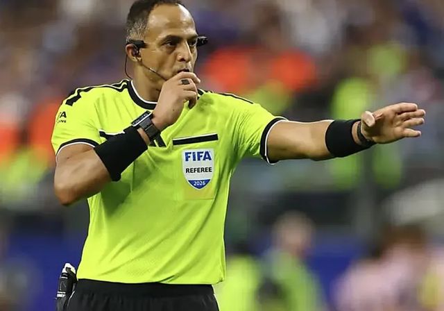 Ismail Elfath, el árbitro del Uruguay-España que cumplió el sueño americano