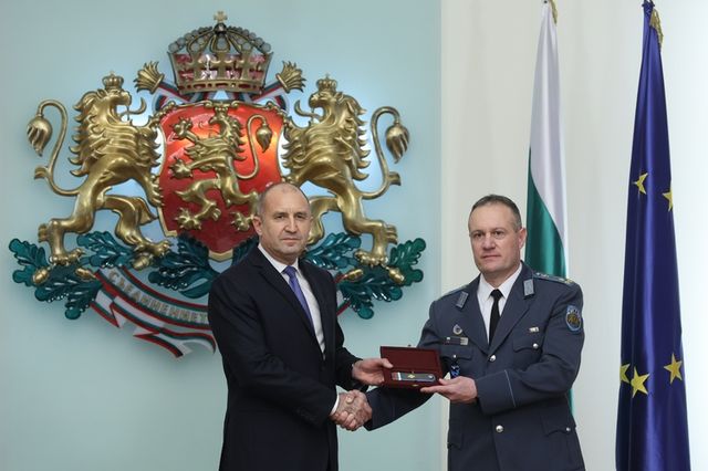 Президентът Румен Радев ще удостои български военнослужещ с висше офицерско звание