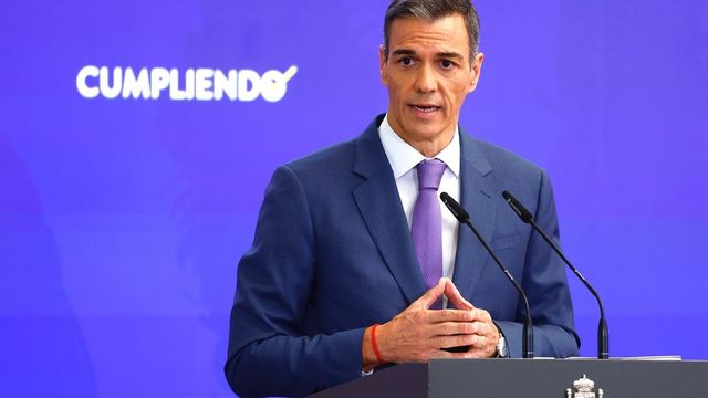Sánchez hace balance del año en un contexto de escándalos de acoso y corrupción