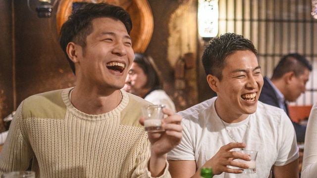 Japonia își îndeamnă tinerii să consume mai mult alcool pentru a crește economia