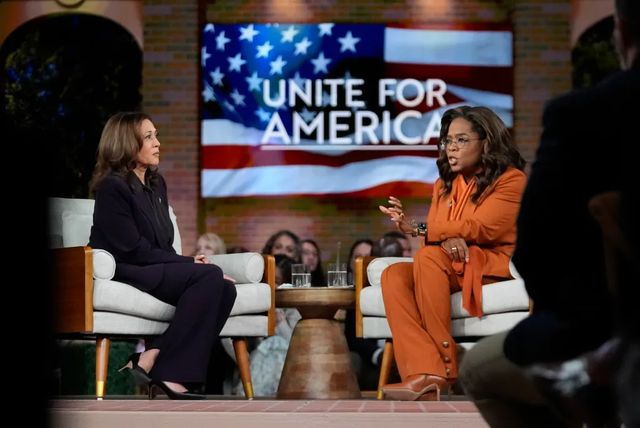 Kamala Harris se alătură lui Oprah Winfrey într-un eveniment de campanie emoționant