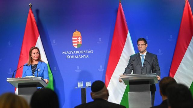 Kormányinfót tart Gulyás Gergely és Vitályos Eszter