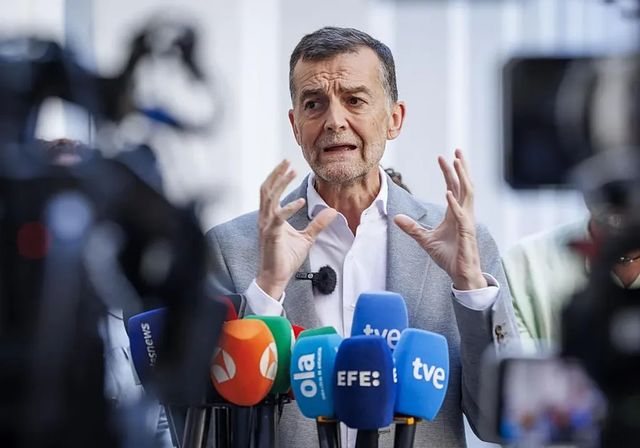 IU y Sumar convocan a Podemos a una reunión el jueves con los morados a la espera de su militancia