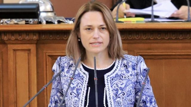 Ива Митева: Хубаво е председателят на парламента да е компромисна личност - Труд