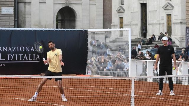 Internazionali di Roma, folla per Djokovic a Piazza del Popolo