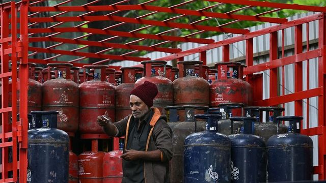 Govt reduces booking interval for LPG refill from 45 to 25 days for rural areas