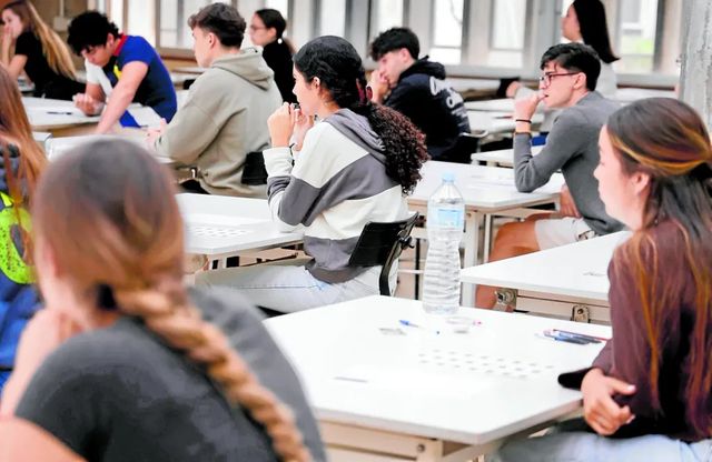 Los estudiantes ourensanos afrontan la PAU extraordinaria
