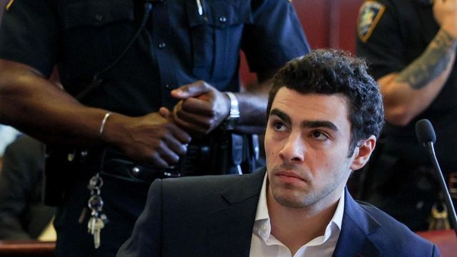 Si finge agente dell’Fbi e cerca di far evadere Luigi Mangione dal carcere di New York