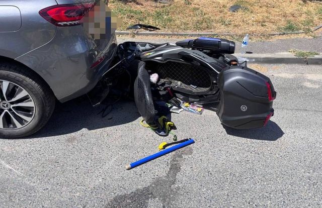 Un motociclist a murit, după ce a fost lovit de o mașină pe o stradă din Capitală: Șoferița a fost reținută