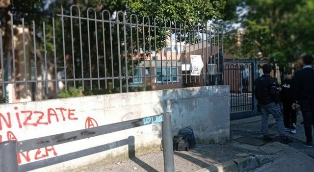 Metal detector nelle scuole, firmata la circolare da Valditara e Piantedosi