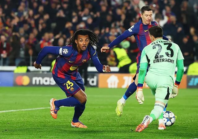 Koundé empata para el Barça con un testarazo