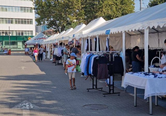 Târguri și iarmaroace cu produse autohtone de sezon în toate sectoarele capitalei