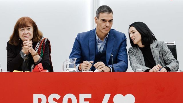 Sánchez defiende la continuidad del Gobierno y pone como ejemplo el rechazo al golpe en Venezuela
