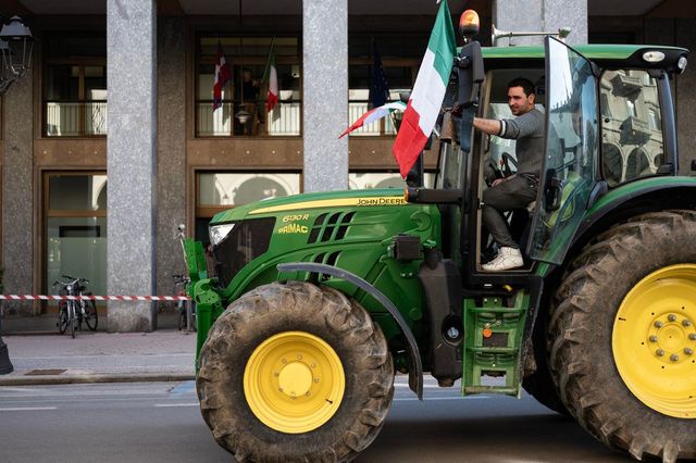 Trattori, arrivati a Sanremo sette mezzi da Melegnano