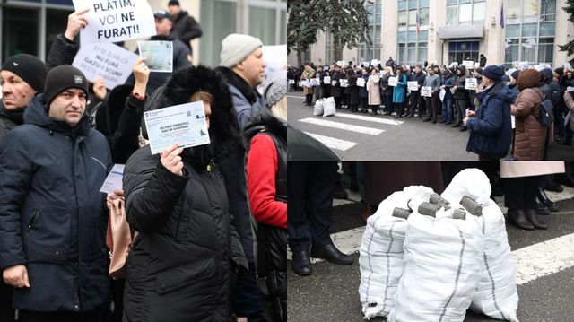 VIDEO Facturi și saci cu tizic în fața Guvernului: Mai mulți cetățeni protestează față de tarifele la energie