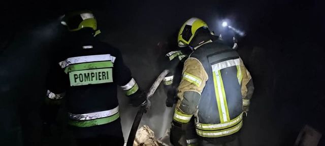 Incendiu într-un bloc cu 16 etaje din Chișinău: 32 de persoane evacuate