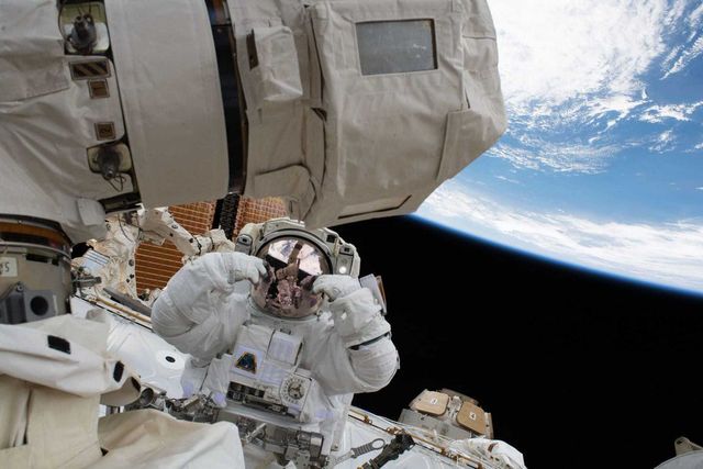 Patru astronauți au decolat spre Stația Spațială Internațională