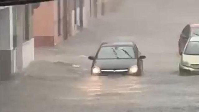 Una nueva tormenta descarga sobre Valencia: 91 litros en una hora en Carcaixent