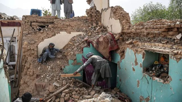 Halálos földrengés Afganisztánban – képek a pusztításról