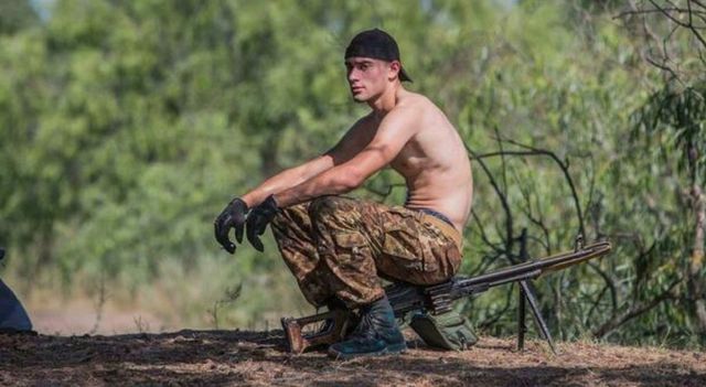 Artiom Naliato, 21enne adottato da una famiglia italiana torna in Ucraina per combattere e muore sotto le bombe