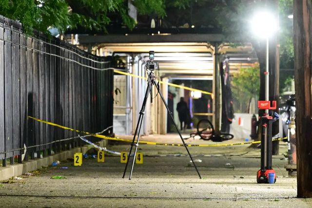 Atac armat în Coney Island din New York, în plină sărbătoare de 4 iulie. Opt victime, între care patru copii