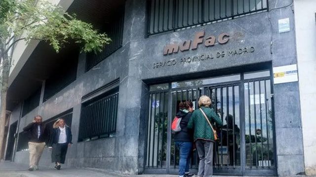 Sanidad carga contra las aseguradoras e insiste: la pública puede absorber los funcionarios de Muface