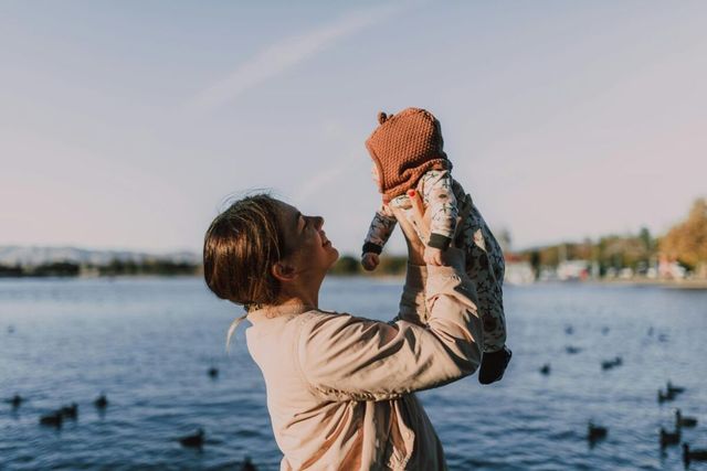 Save The Children, lavora solo il 58,2% delle madri con figli piccoli