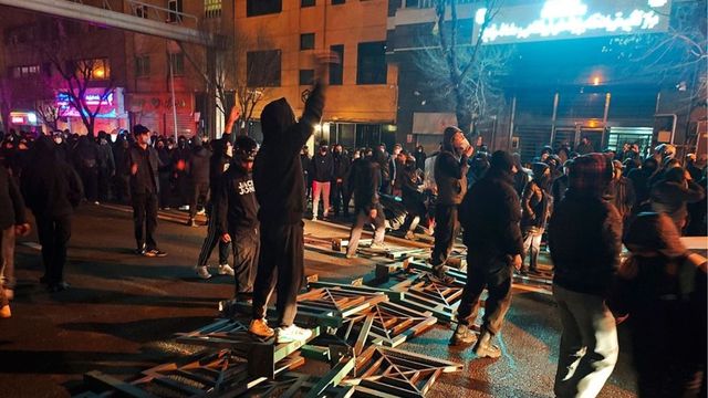 Тръмп призова иранците да продължат протестите