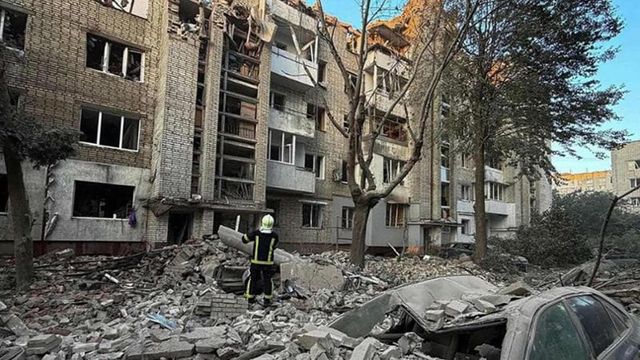 Kiev sotto attacco missilistico, sale a nove il bilancio delle vittime