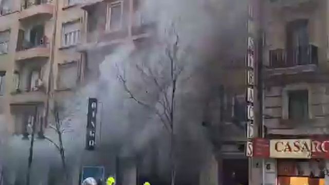 Un incendio en un bingo de Valencia obliga a cortar varias avenidas de la ciudad