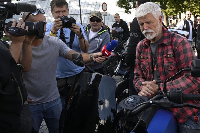 Do ulic Prahy vyrazila kolona Harleyů na čele s prezidentem Pavlem