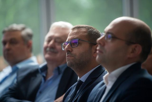 Végkielégítés nélkül maradnak a Szuverenitásvédelmi Hivatal elnökhelyettesei, és Lánczi Tamás is