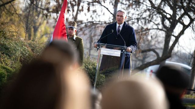 Lázár János: A háborúktól távol kell maradni