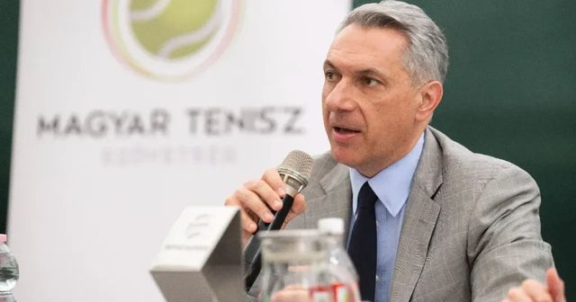 Lázár János nemcsak teniszpályát, hanem napelemparkot is építtetett a batidai kastélya melletti erdőben