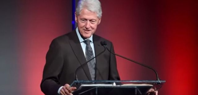 Fostul președinte american Bill Clinton a fost externat