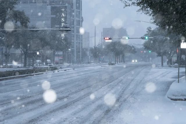 Furtună fără precedent în SUA: mii de zboruri anulate, pene masive de curent și stare de urgență în zeci de state