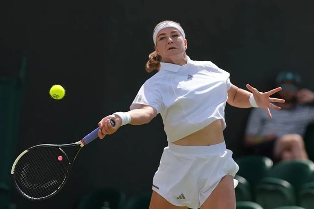 Muchová ovládla české derby proti Krejčíkové a postoupila do čtvrtfinále Wimbledonu