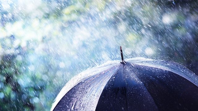 Рязка промяна и опасно време: Жълт и оранжев код за дъжд и силен вятър в страната