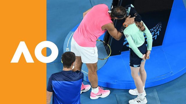 VIDEO Cât de greu este să fii copil de mingi - Cum a reacționat Rafael Nadal după ce a făcut-o pe o fetiță să lăcrimeze de durere