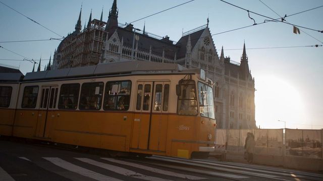 Korlátozzák a 2-es villamos vonalát az árvíz miatt