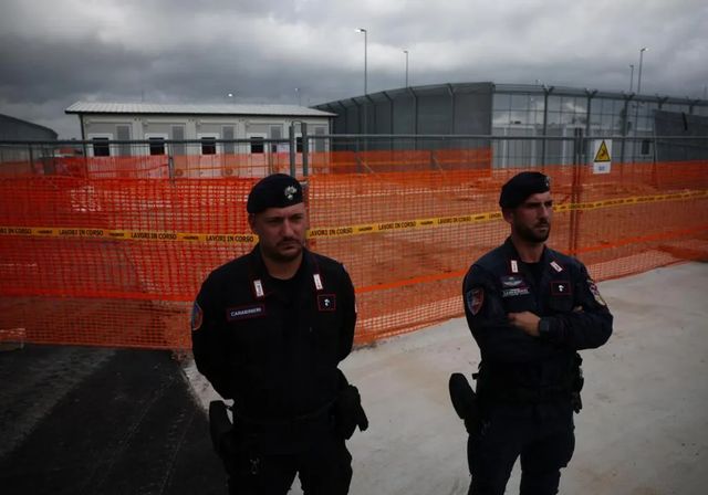 Leoncavallo, la 'casa okupa' de Milán que la Policía logró desalojar tras 133 intentos