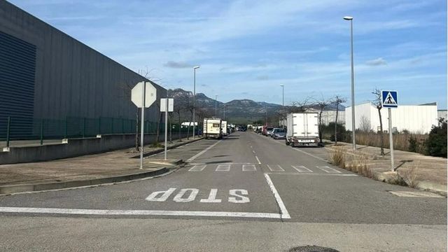 Los Mossos controlan una fiesta ilegal en La Sènia, en Tarragona, con un millar de personas