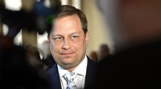 Finlandia, ministro Economia si dimette dopo battuta su Hitler