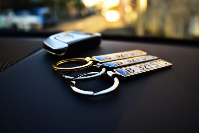 un primar și-a recompensat angajații cu câte o mașină