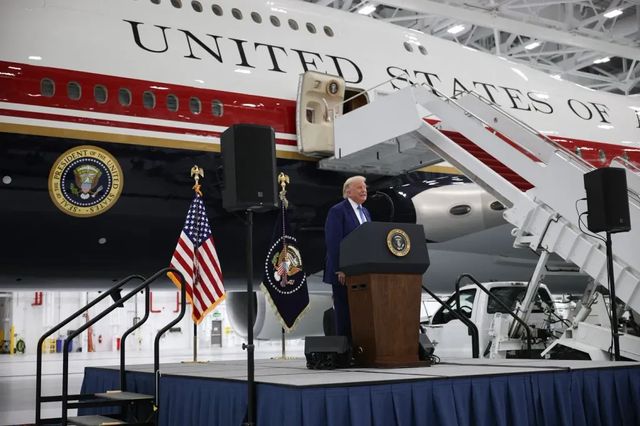 Donald Trump a primit noul avion Air Force One, donat de familia regală din Qatar