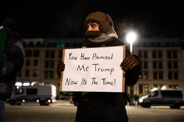 Trump anunta aplicarea unei taxe vamale de 25% tarilor care fac afaceri cu Iranul