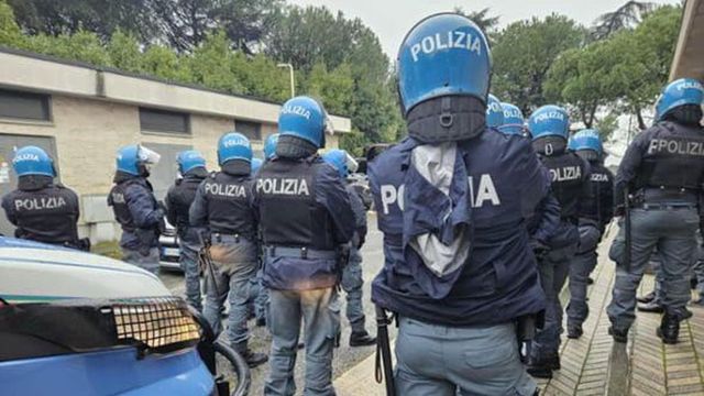 Scontri tra ultrà, stop alle trasferte per i tifosi di Lazio e Napoli fino a fine stagione