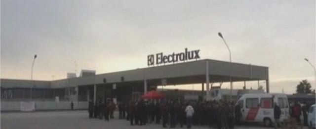 Sindacati, Electrolux dimezza produzione, annunciati 1.700 esuberi